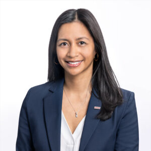 Leslie Alba Auhtor Headshot Image