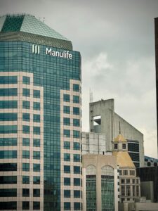 Manulife reports $1.5 billion in Q4 earnings, raises dividend by 10%