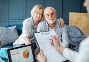 How can advisors help clients mitigate longevity risk?